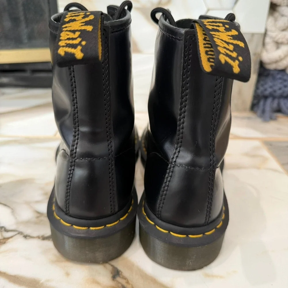 Dr. Martens 1460 Boots Mens 7 Womens 8 UK 6 Smooth Leather‎ 8-Eye Lace Up Black